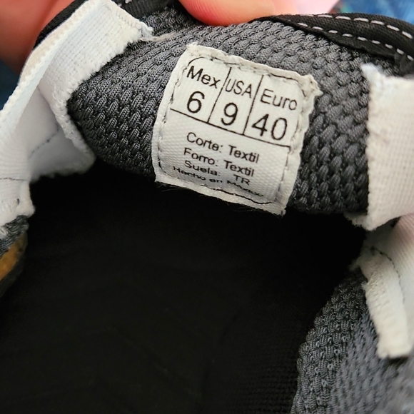 NWT IOB Vintage Women's Textura Rojo Slip-on Sneakers - Picture 7 of 13